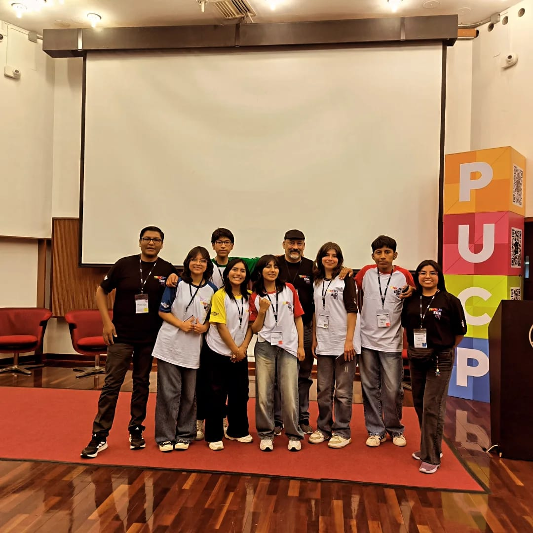 Estudiantes participando en un encuentro educativo
